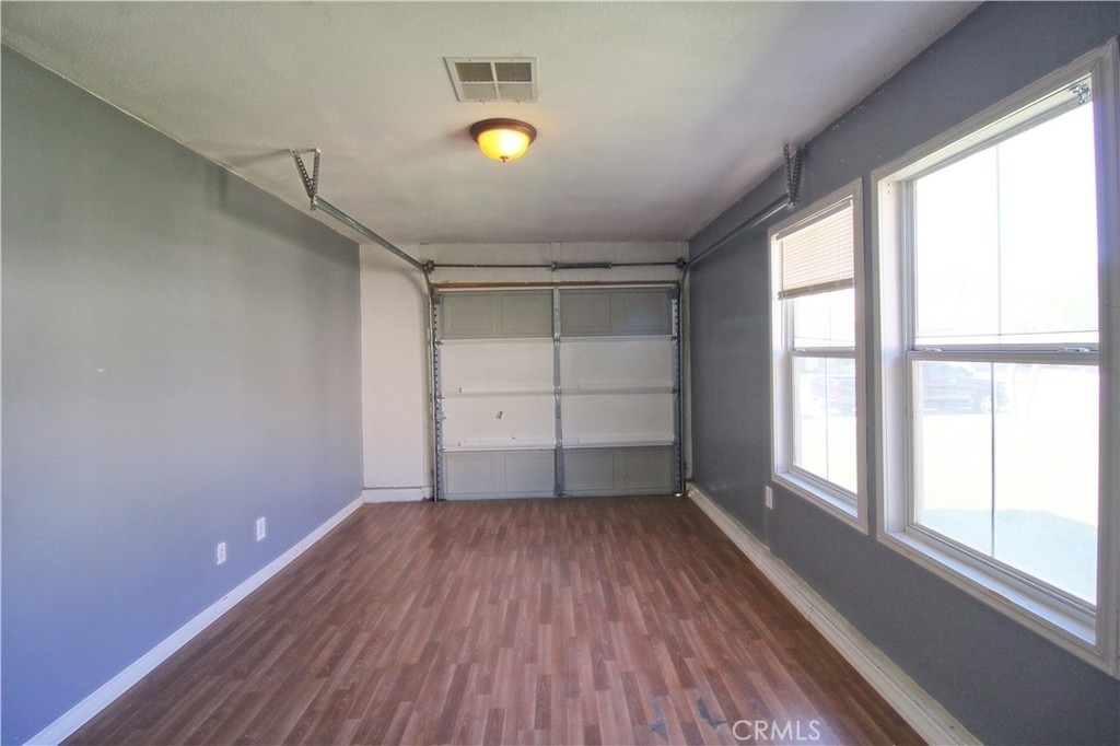 28422 Belleterre Avenue - Photo 16