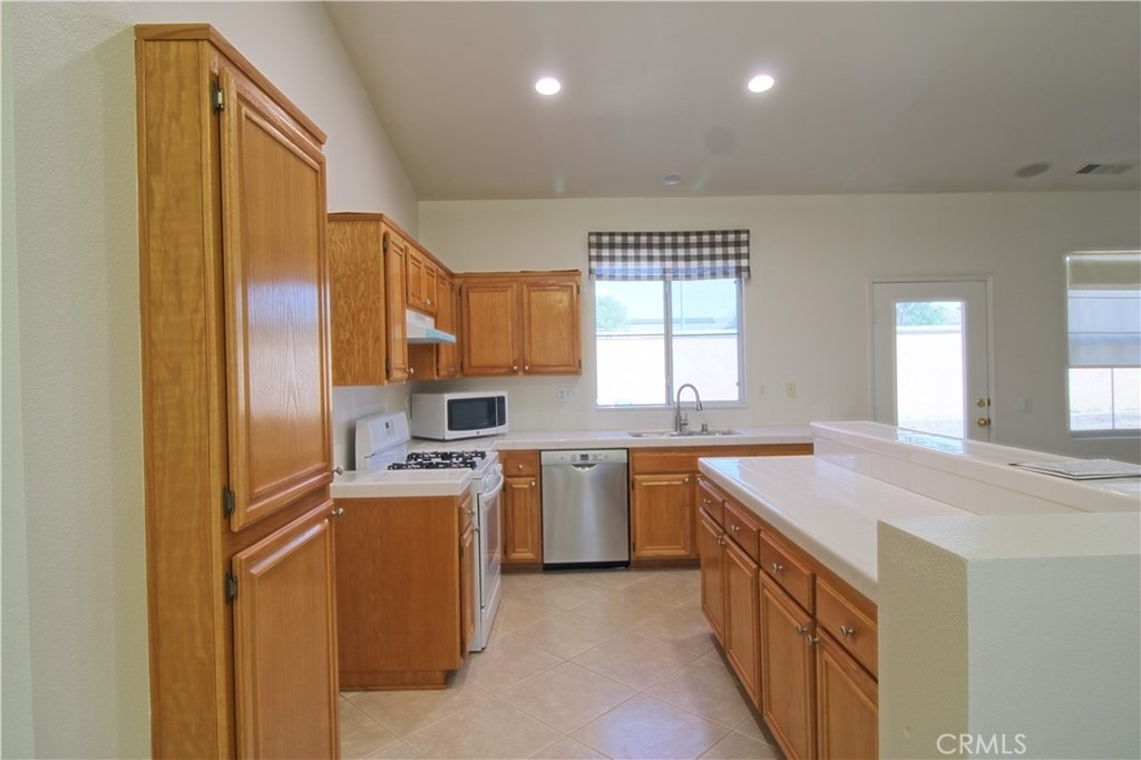 28422 Belleterre Avenue - Photo 4