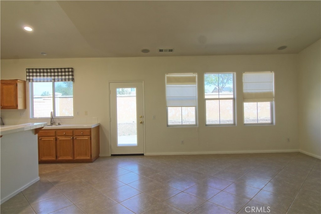 28422 Belleterre Avenue - Photo 6