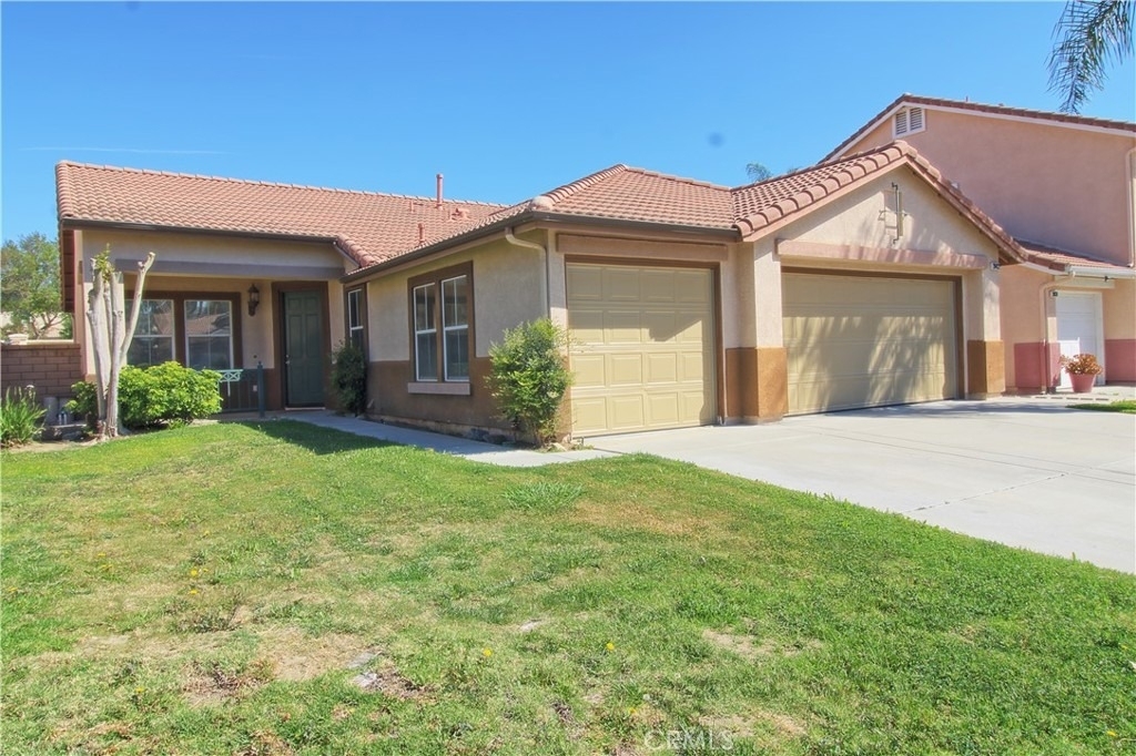 28422 Belleterre Avenue - Photo 0