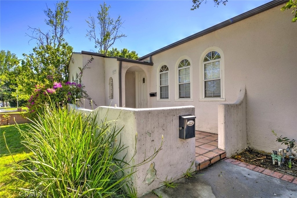 5709 Beck Avenue - Photo 2