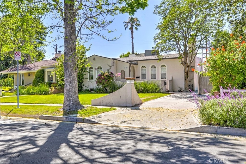 5709 Beck Avenue - Photo 1