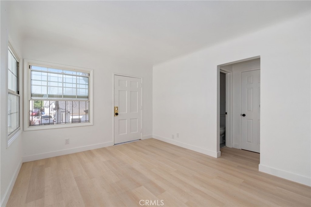 240 1/2 E 84 Th - Photo 2