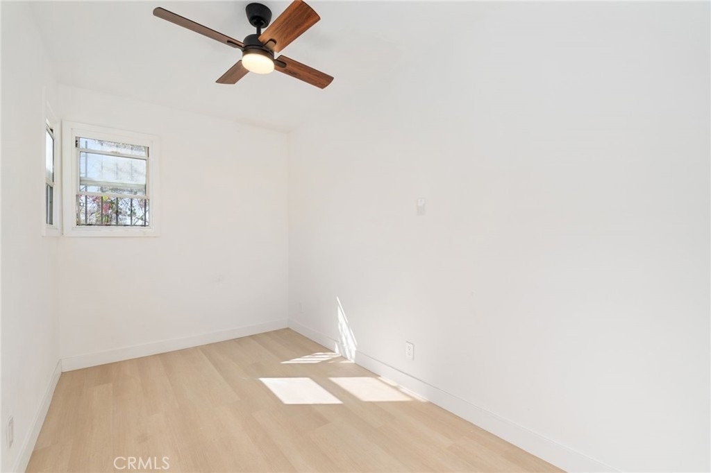 242 1/2 E 84 Th - Photo 2