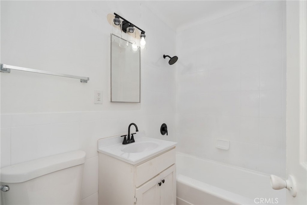 242 1/2 E 84 Th - Photo 5