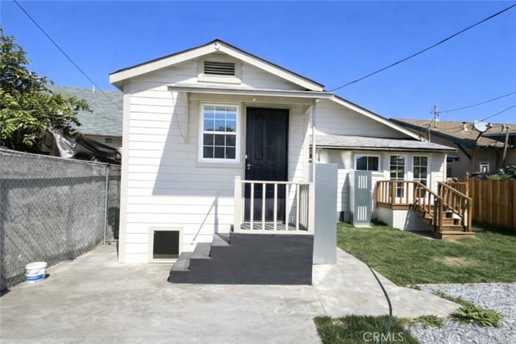 1344 1/2 E 43rd Pl - Photo 1