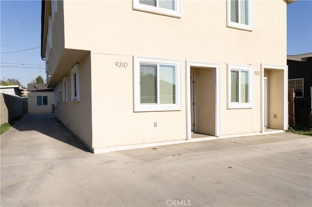 9310 Pace Avenue - Photo 0
