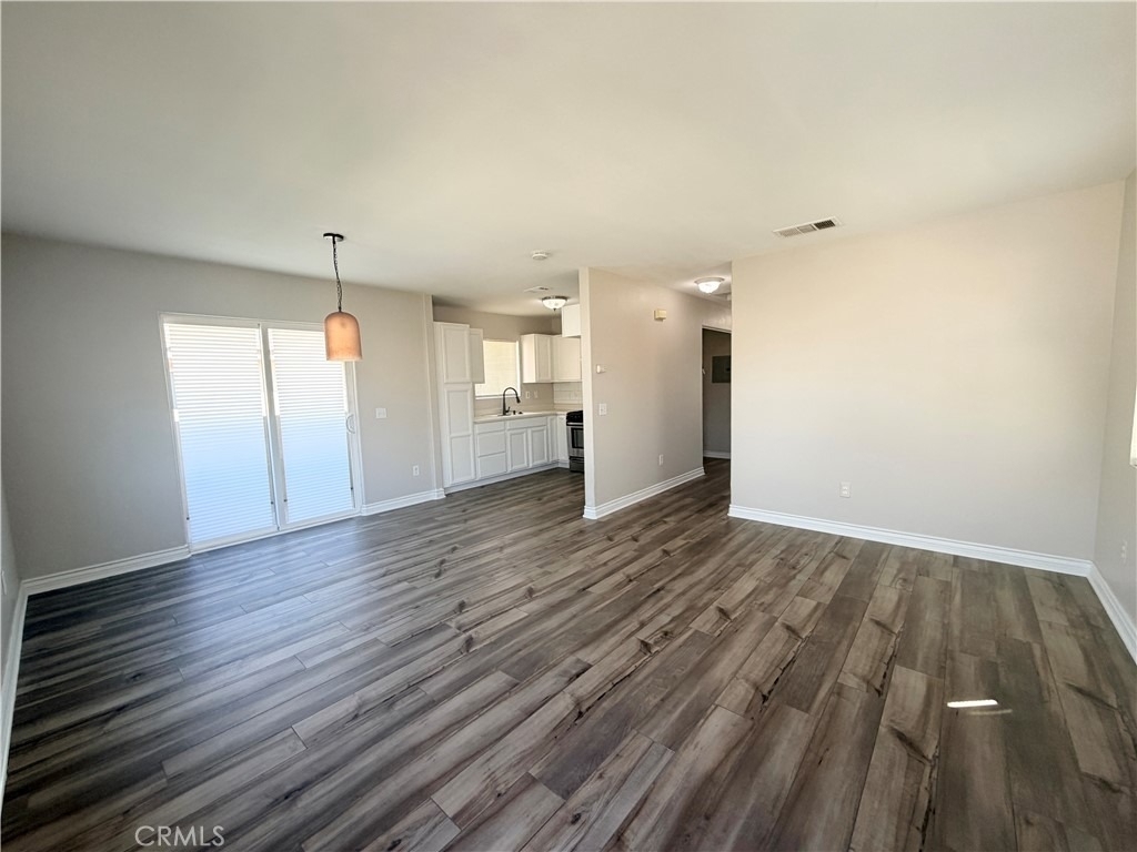 215 N Spruce Avenue - Photo 1