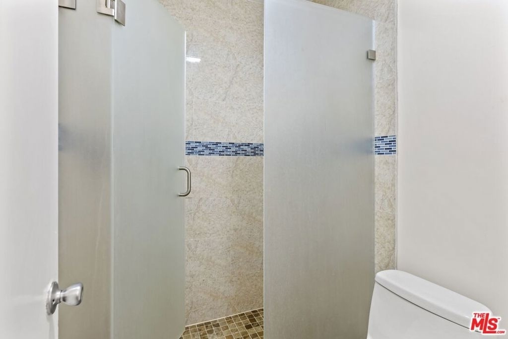 1033 6th Street - Photo 4