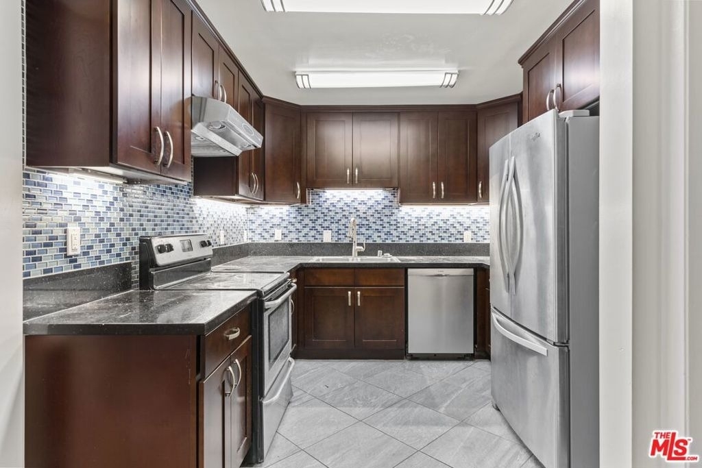 1033 6th Street - Photo 9