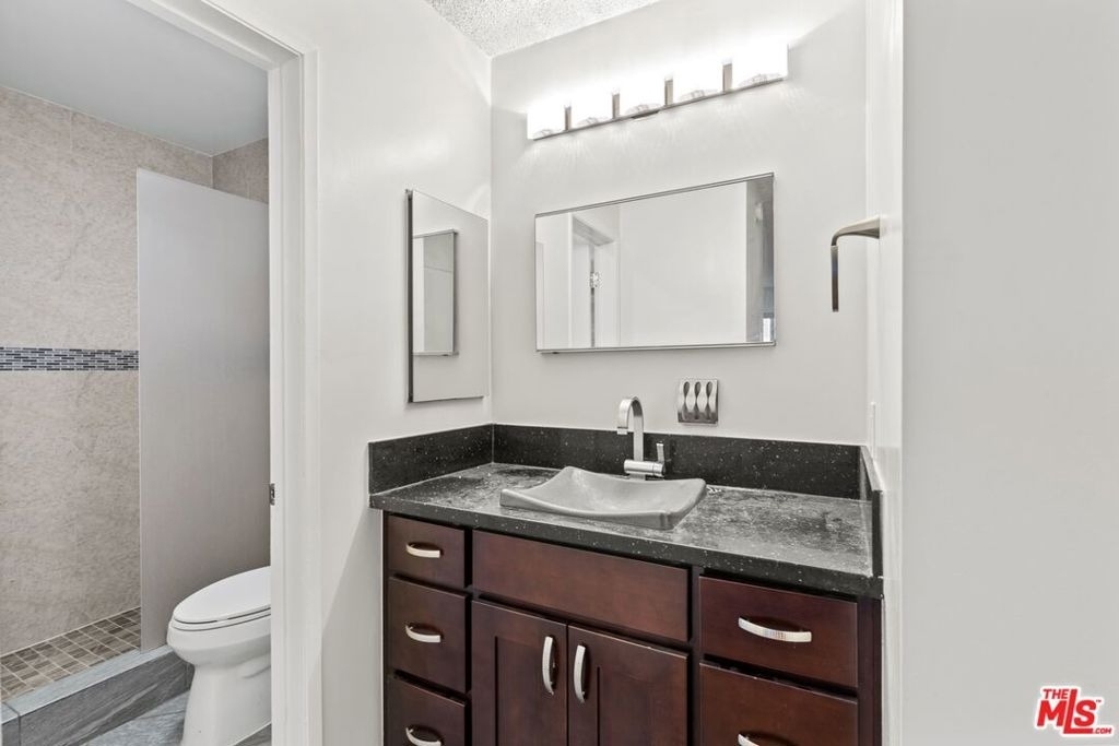 1033 6th Street - Photo 3