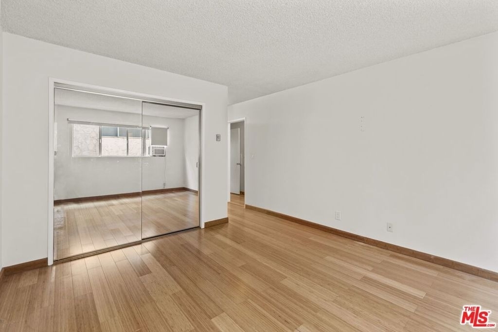 1033 6th Street - Photo 2