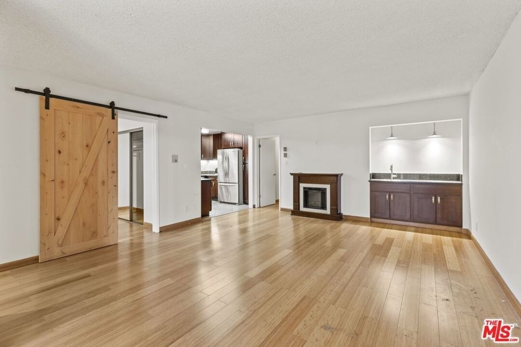 1033 6th Street - Photo 6