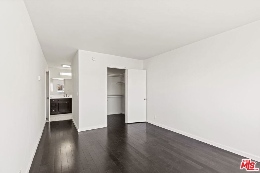 1033 6th Street - Photo 2