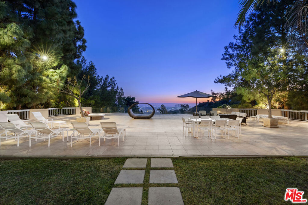 510 Leslie Lane - Photo 0