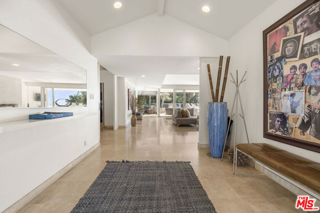 510 Leslie Lane - Photo 3