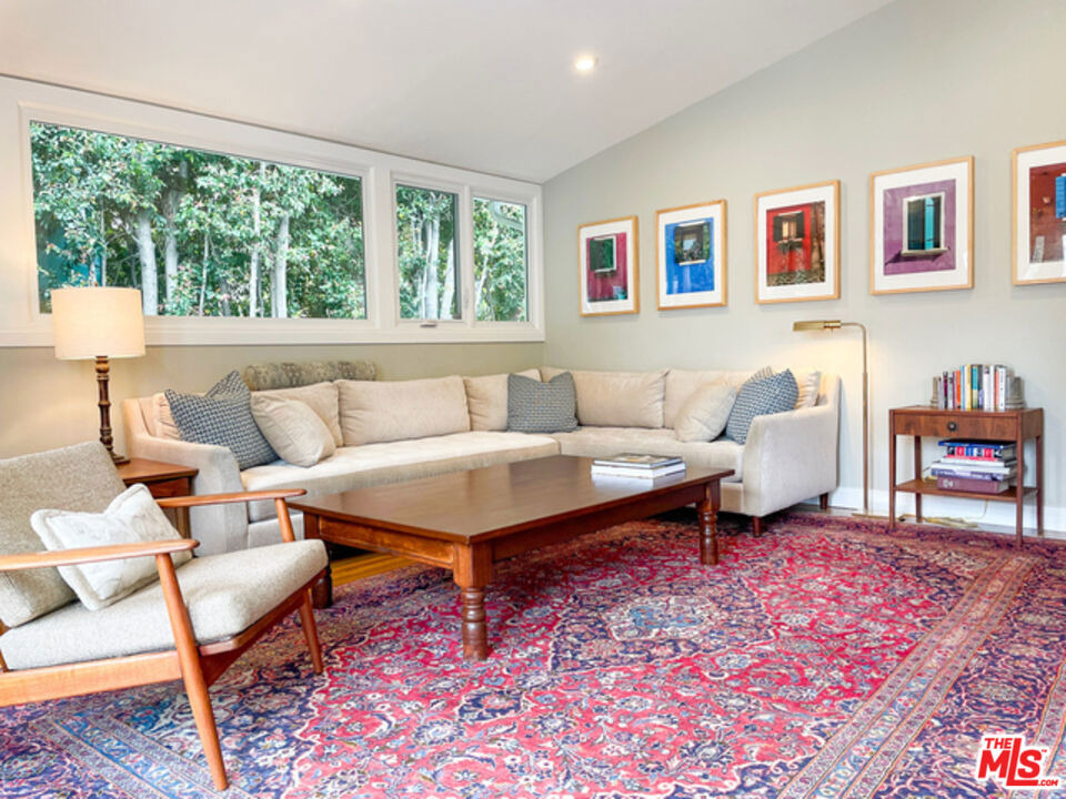 934 S Dunsmuir Avenue - Photo 8