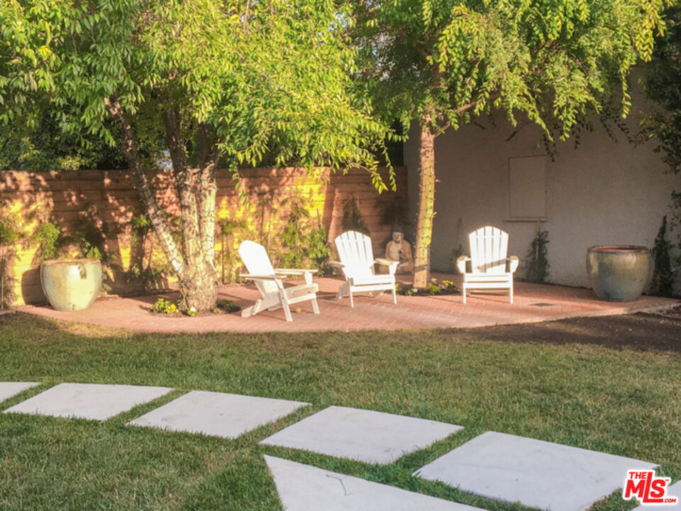 934 S Dunsmuir Avenue - Photo 15