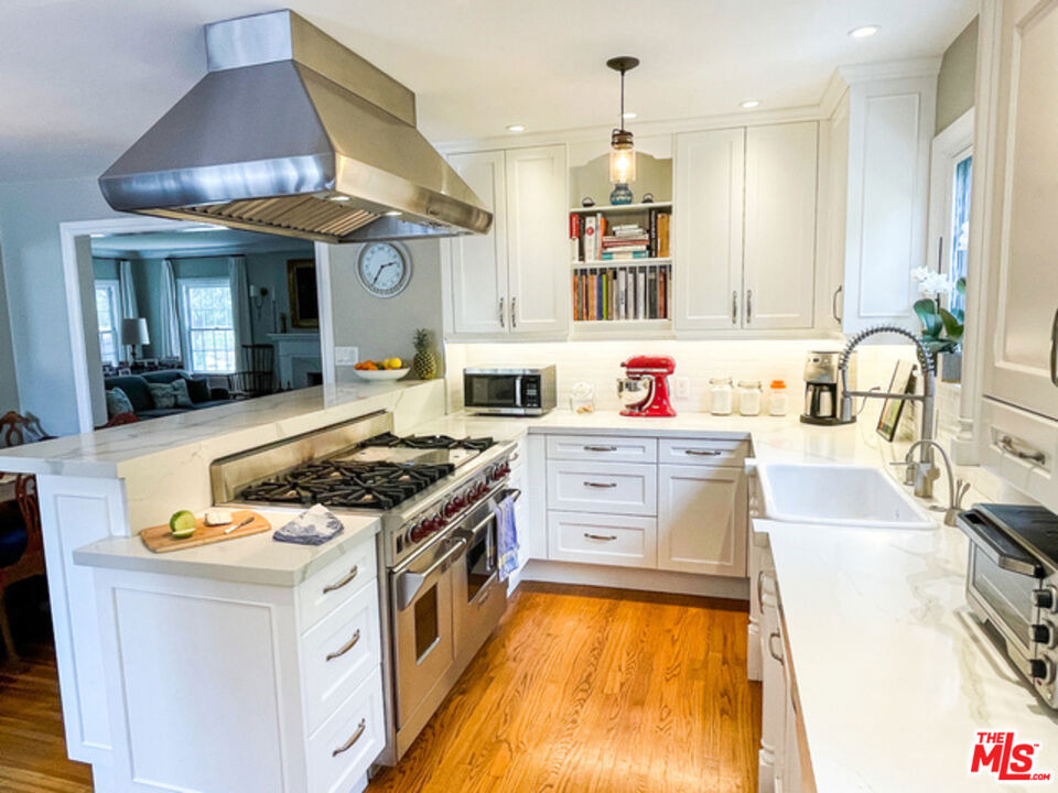 934 S Dunsmuir Avenue - Photo 5