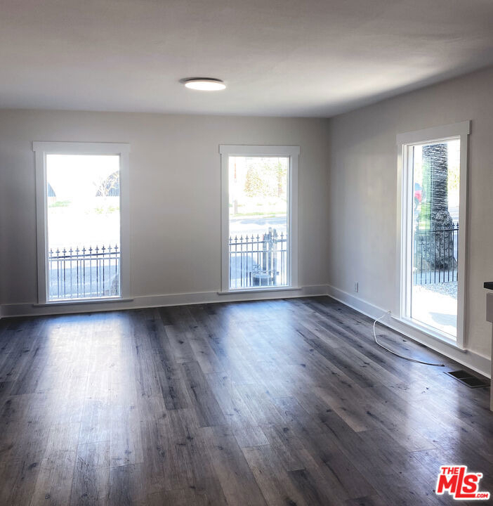 5528 Franklin Avenue - Photo 3
