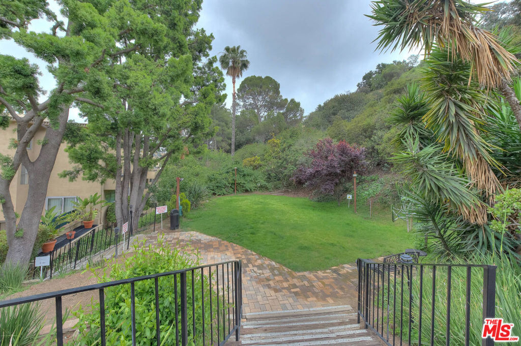 6708 Hillpark Drive - Photo 27