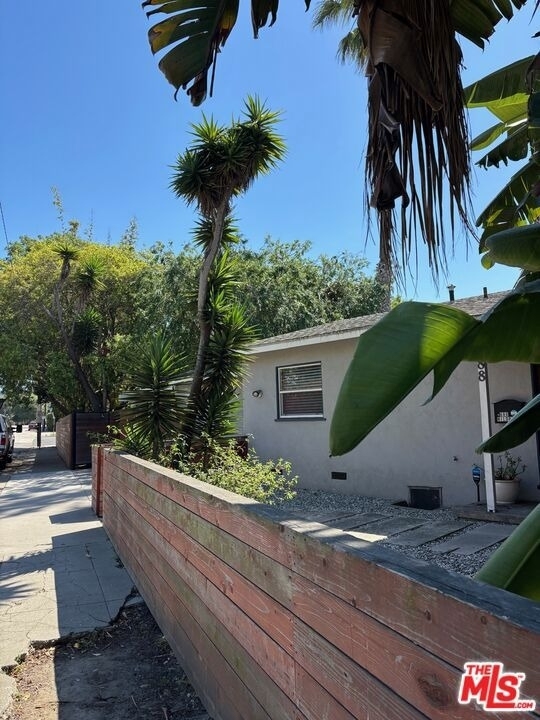 688 Mildred Avenue - Photo 10