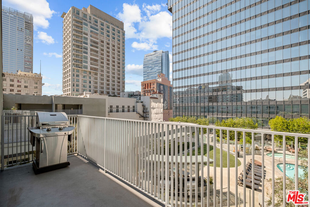 901 S Flower Street - Photo 17