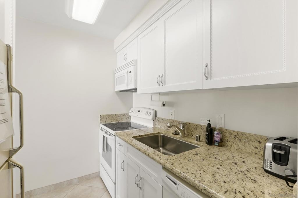 1720 Avenida Del Mundo - Photo 10