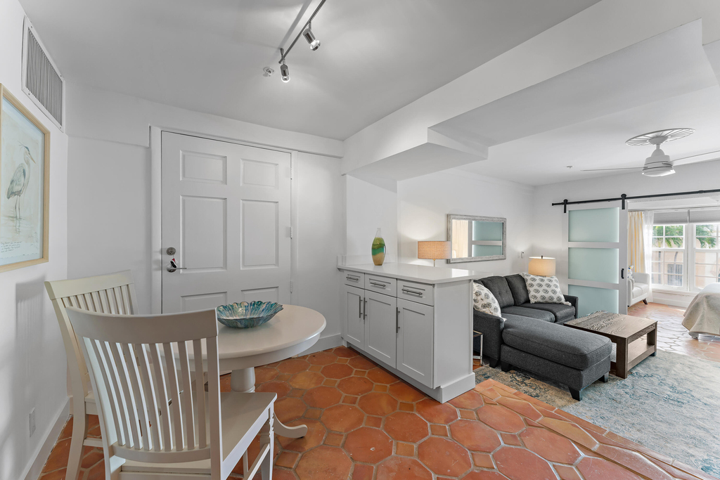 235 Sunrise Avenue - Photo 6