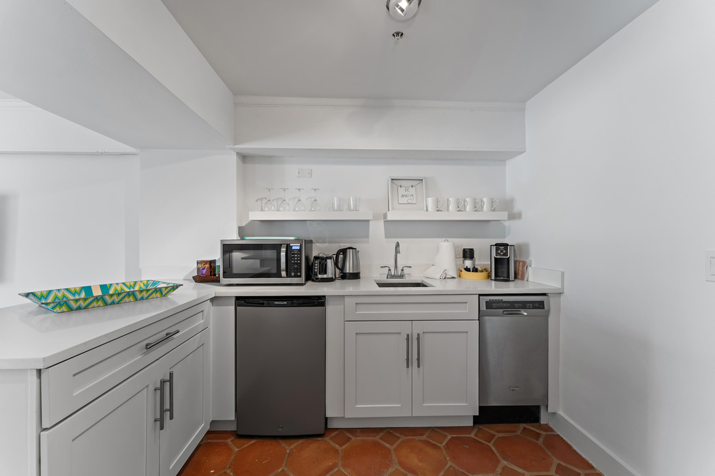 235 Sunrise Avenue - Photo 8