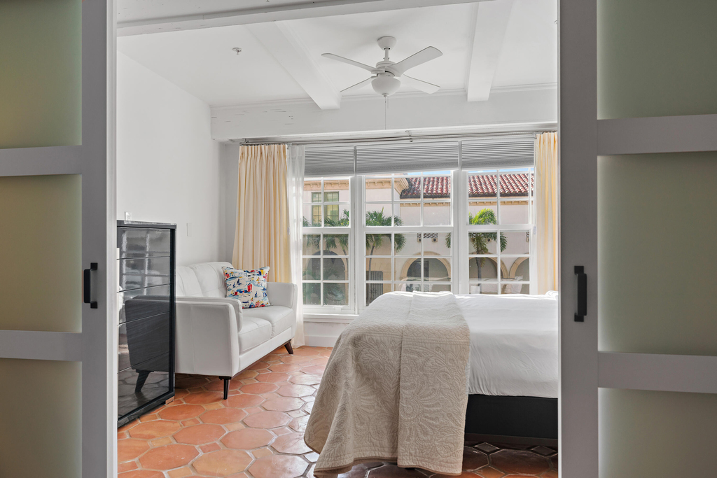 235 Sunrise Avenue - Photo 3