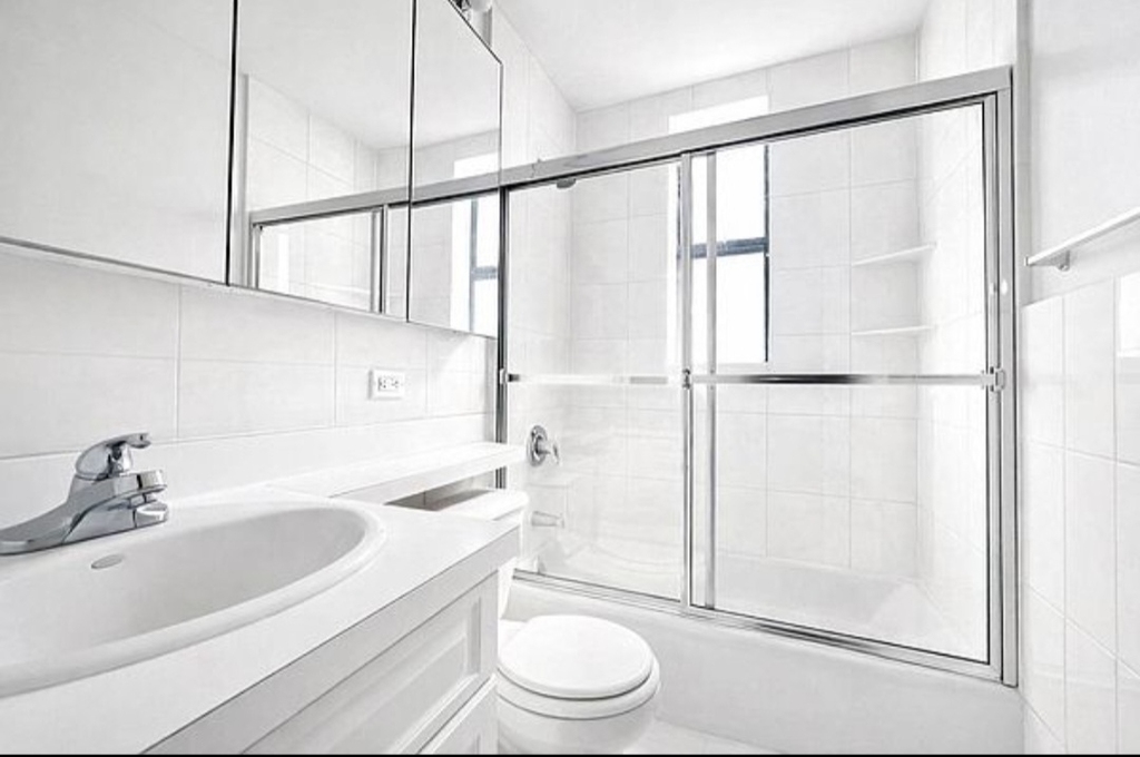 1680 York Avenue - Photo 4