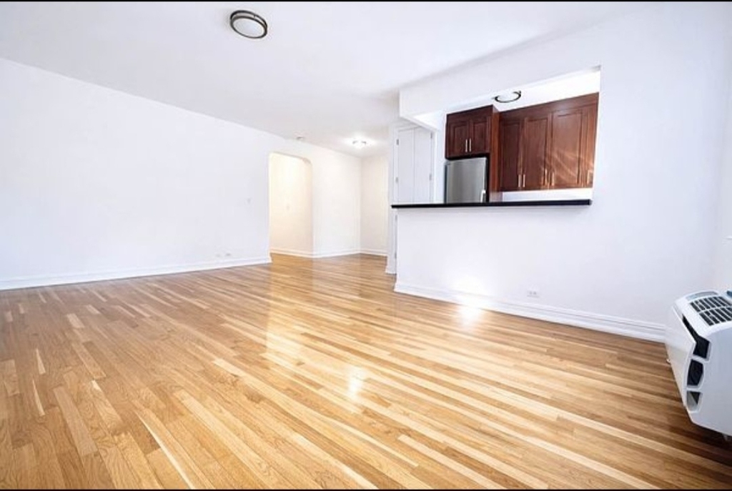 1680 York Avenue - Photo 2