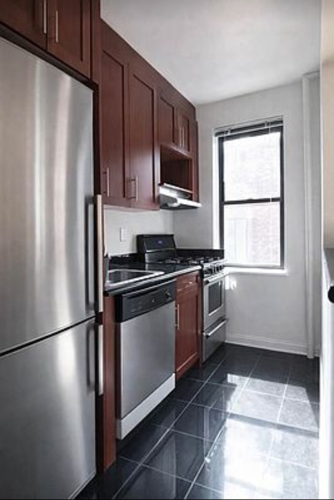1680 York Avenue - Photo 3