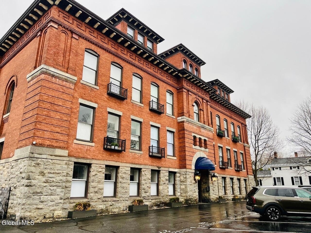 77 Van Dam Street - Photo 0
