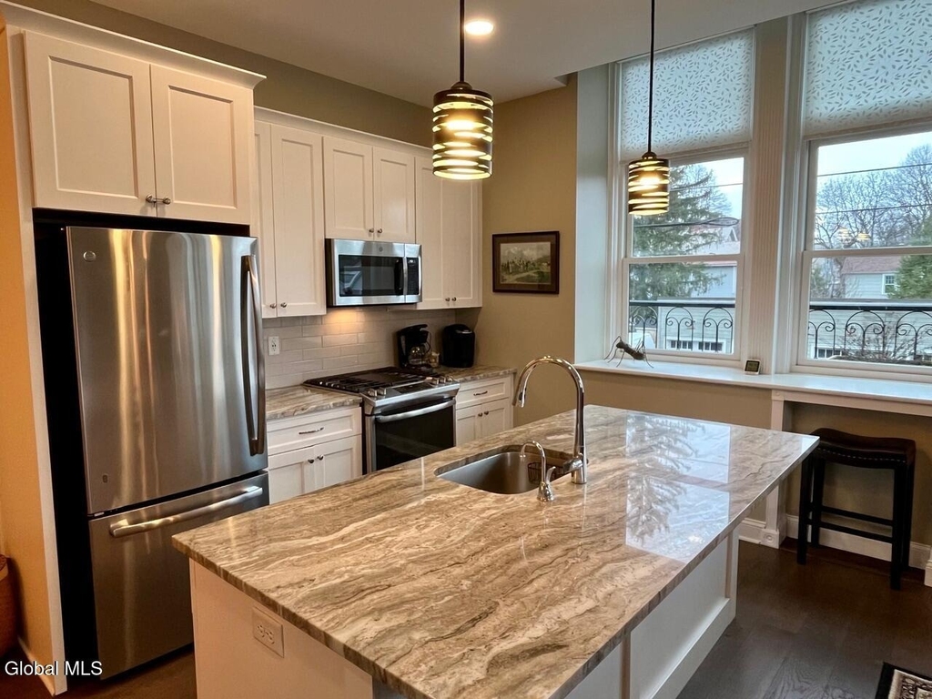 77 Van Dam Street - Photo 2