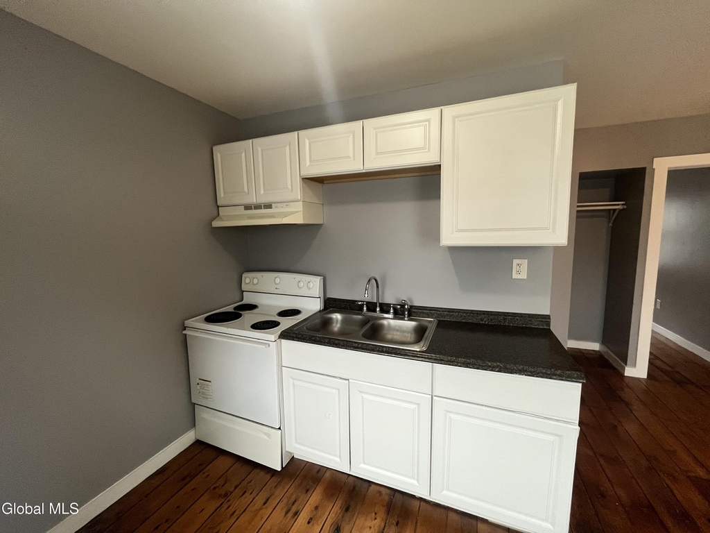 1643 1st Street - Photo 4