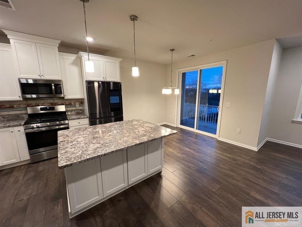 706 Greenland Square - Photo 3