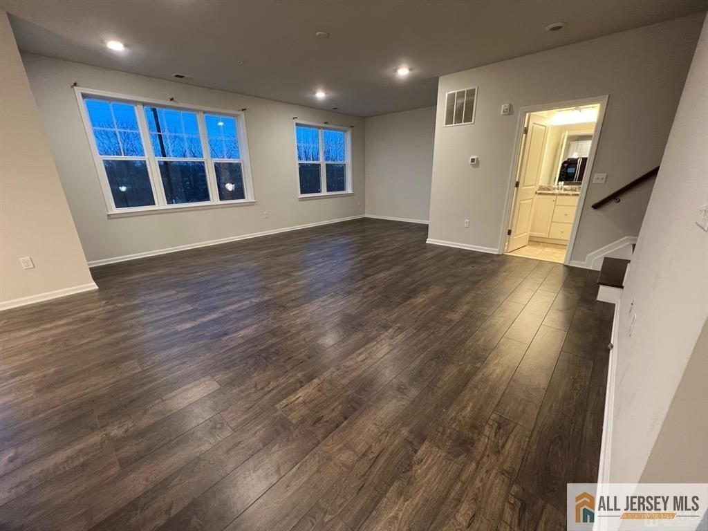 706 Greenland Square - Photo 4