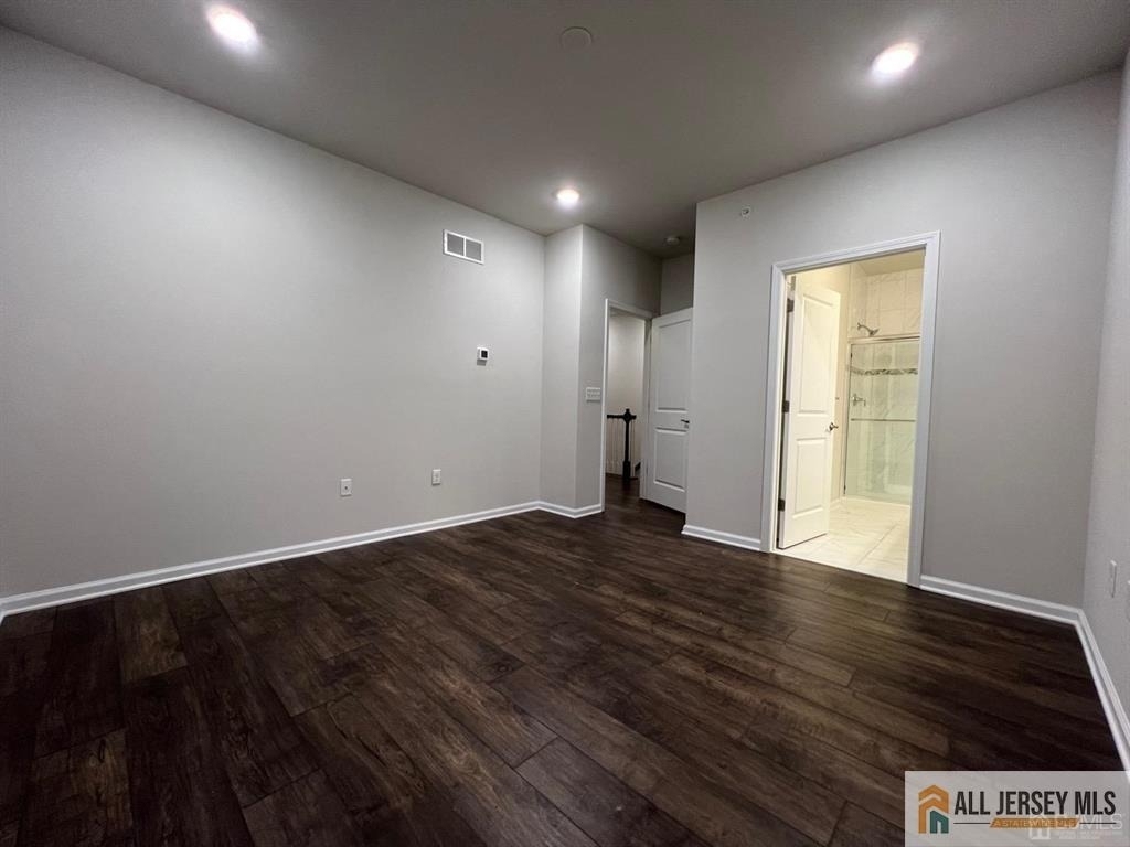 706 Greenland Square - Photo 8