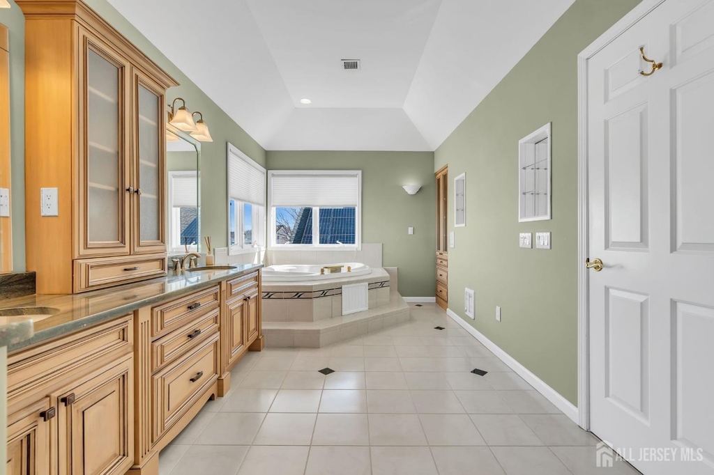 3110 Windsor Avenue - Photo 32