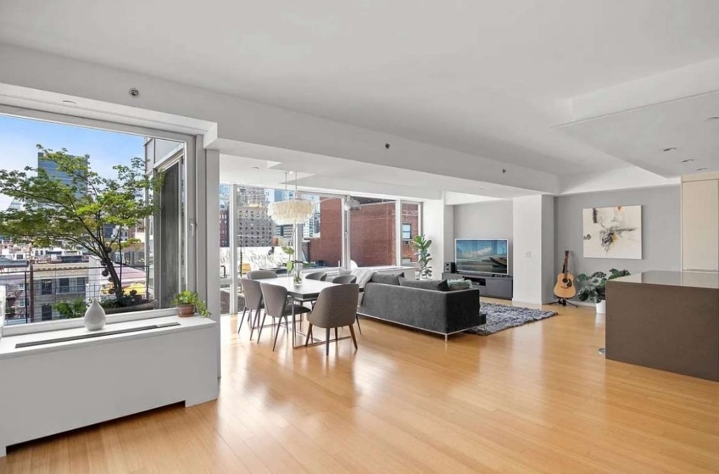 245 W 19th Street - Photo 1