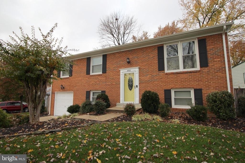 4500 Lantern Place - Photo 0