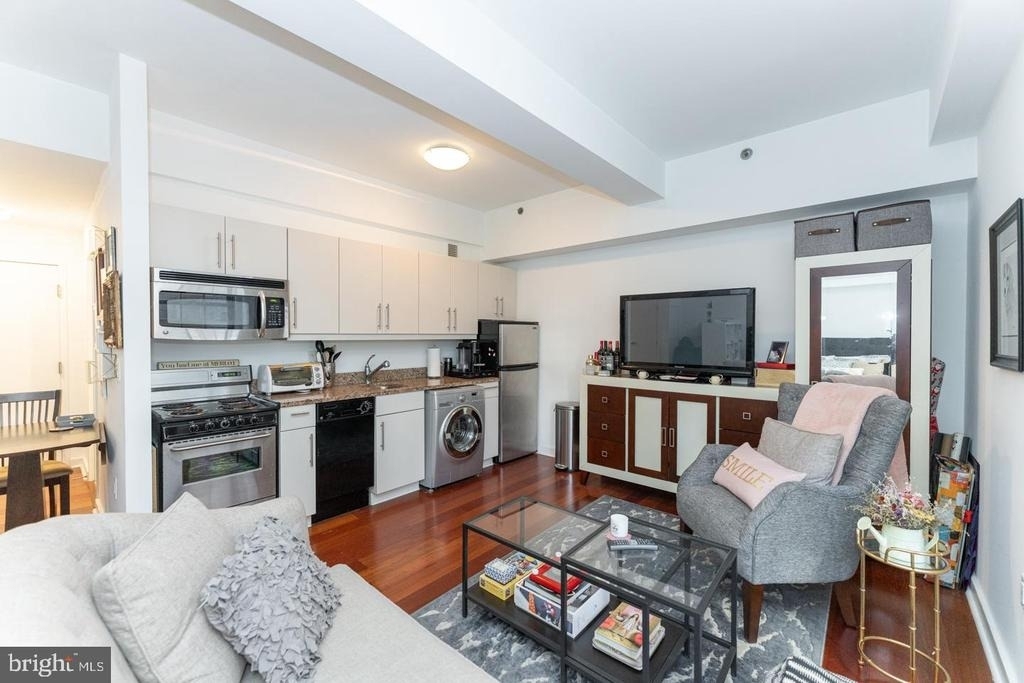 219 S 18th Street - Photo 2