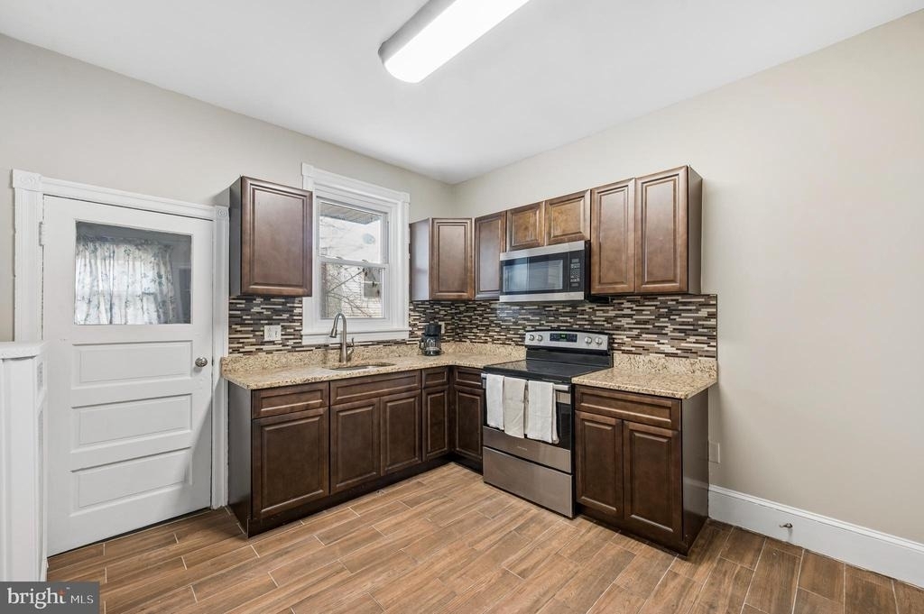5428 Whitby Avenue - Photo 7