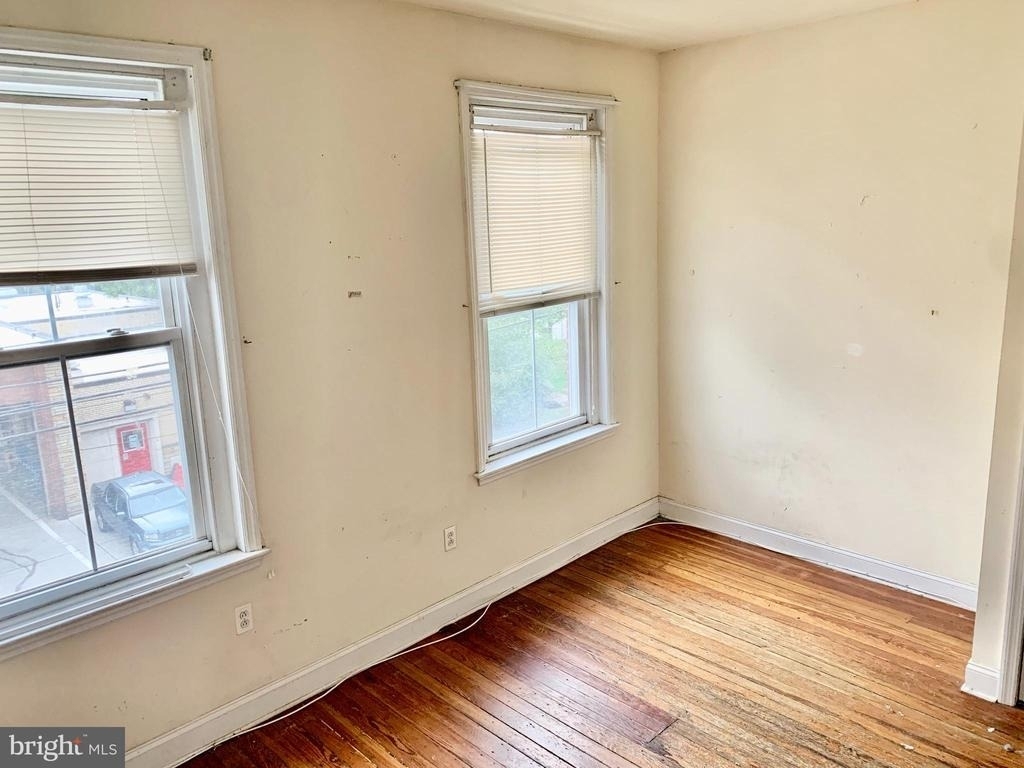 4217 Ridge Avenue - Photo 5