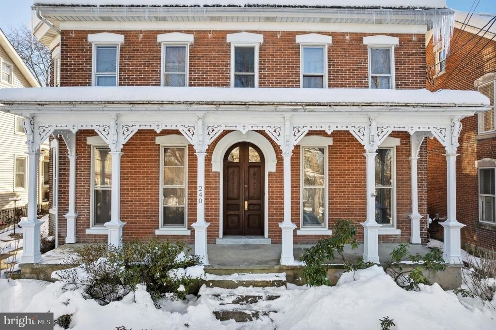 240 Franklin Street - Photo 0