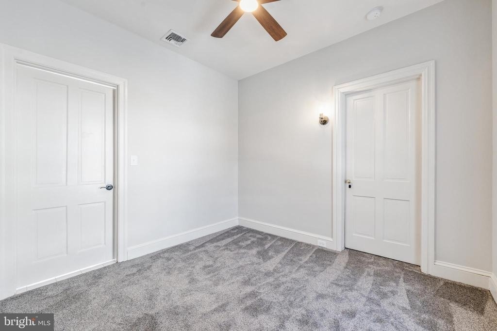240 Franklin Street - Photo 8