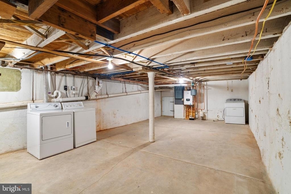 240 Franklin Street - Photo 19