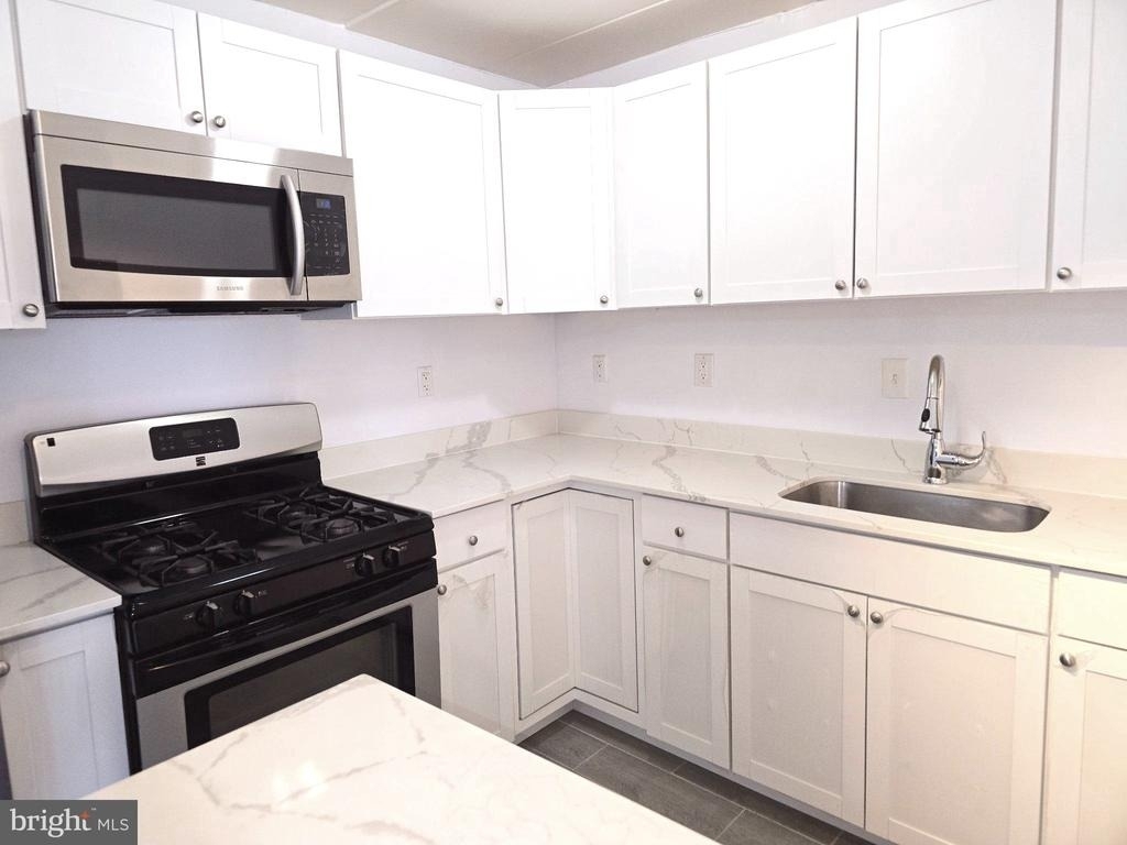6011 Emerson Street - Photo 2
